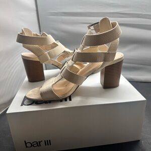Bar lll block heels, size 7.5
Gently loved condition